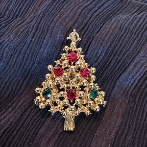 Vintage Christmas Tree Brooch – Gold Tone, Rhinestones, Tack-Back 60s-90s